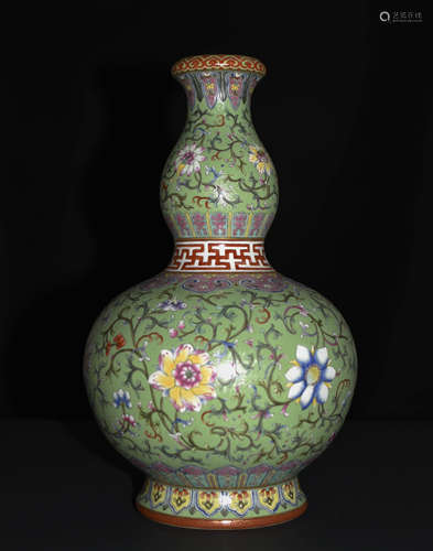 Chinese Famille Rose Green Underglaze Gourd Vase