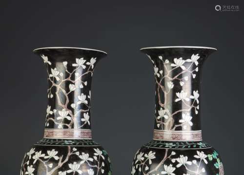 Pair of Chinese Porcelain Lamp Vase w/ Wood Stand