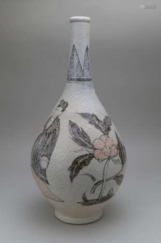 Song style Chinese porcelain vase with painting