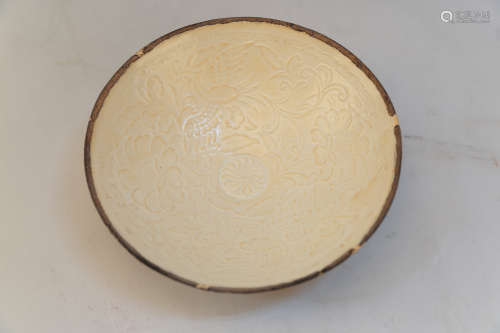 Chinese old porcelain carved bowl