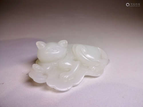 A chinese qing dynasty white jade pendant