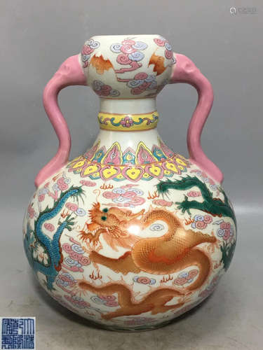 A FAMILLE-ROSE DRAGON PATTERN GARLIC-HEAD VASE