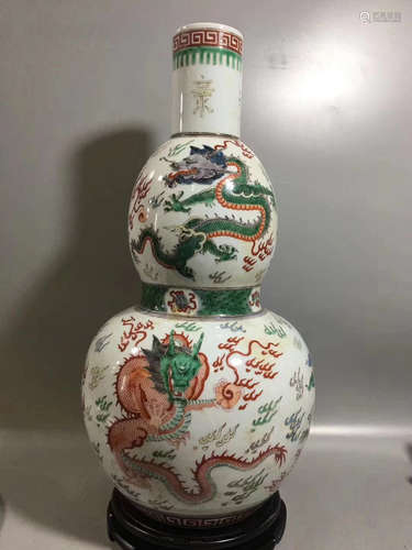 A WUCAI DRAGON PATTERN GOURD SHAPED VASE