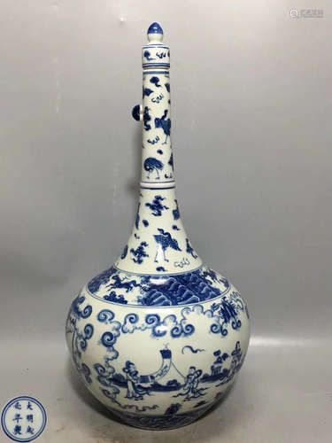 A BLUE AND WHITE LONG NECK VASE