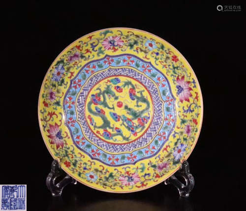 A COLOR GLAZE FLORAL PATTERN PLATE