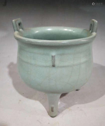 A RUYAO CELADON TRIPOD CENSER