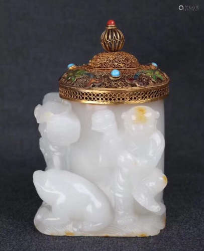 A HETIAN JADE CARVED ARCHER RING AND BOX