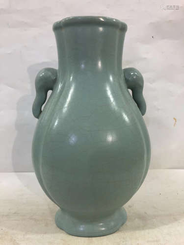 A CELADON PORCELAIN DOUBLE EARS VASE