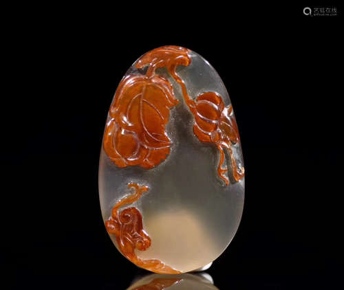 A EGG SHAPED AGATE PENDANT