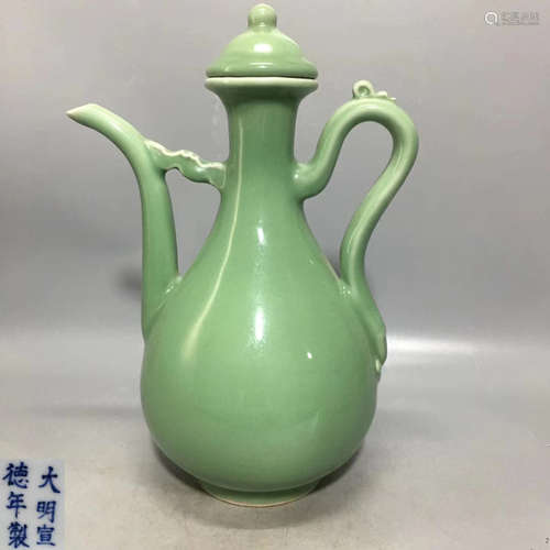 A CELADON HANDLE EVER WITH XUANDE MARK