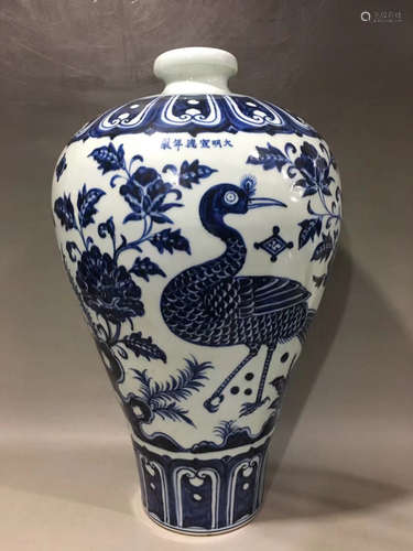 A BLUE AND WHITE PHOENIX PATTERN MEI VASE