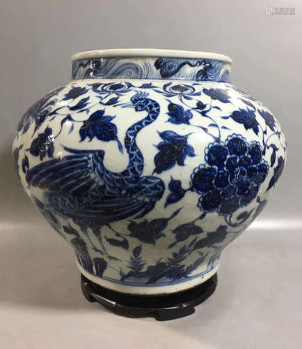 A BLUE AND WHITE PHOENIX PATTERN JAR