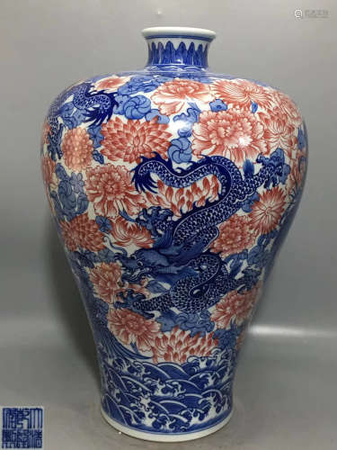 A BLUE DARGON&PHOENIX AND RED FLORAL PATTERN VASE
