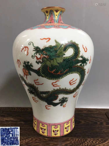 A FAMILLE-ROSE DRAGON PATTERN MEI VASE