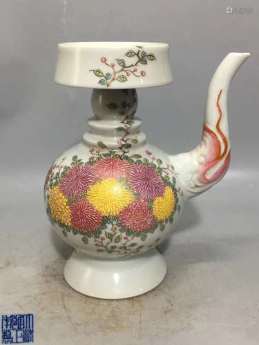 A CHRYSANTHEMUM PATTERN TIBETAN-STYLE ALTAR VASE