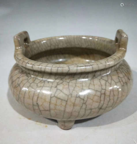 A GEYAO GLOBULAR TRIPOD CENSER