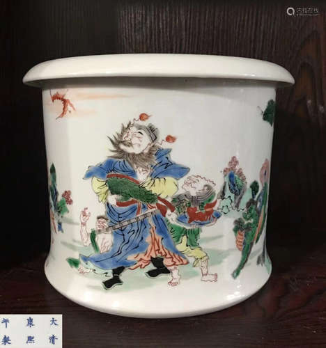 A WUCAI FIGURE PATTERN BRUSH POT