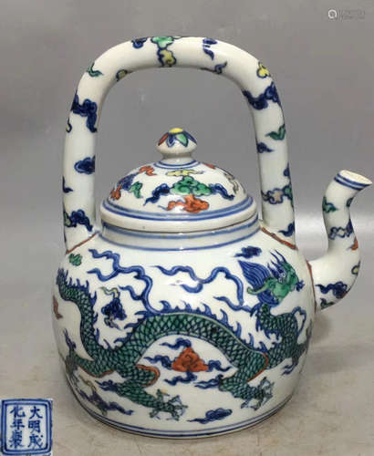 A DOUCAI DRAGON PATTERN HANDLE TEAPOT