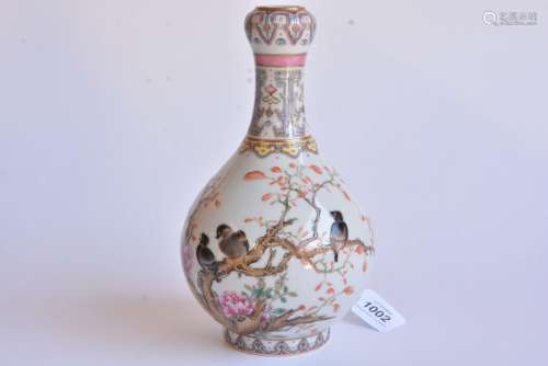 Fine Chinese Falangcai 'Suantouping' vase,