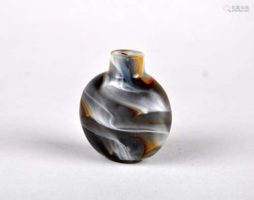 A Glass Imitating Agate Snuff Bottle, Qing Dynasty