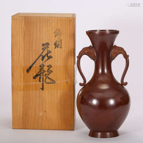 CHINESE BRONZE VASE WITH HANDLE