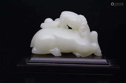 AN OLD TIBETAN SHEEP DESIGN HETIAN JADE ORNAMENT