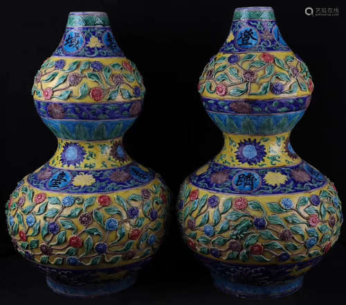 A PAIR OF FLORAL PATTERN GOURD DESIGN FAHUA COLOUR BOTTLE