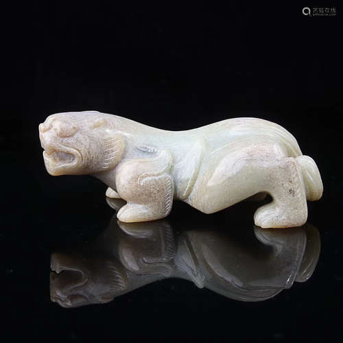 A BEAST DESIGN OLD HETIAN JADE HAND PIECE