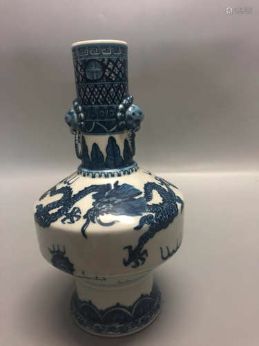 17-19TH CENTURY, A BLUE&WHITE DRAGON PATTERN VASE, QING DYNASTY