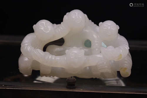 AN OLD TIBETAN KID DESIGN HETIAN JADE HAND PIECE