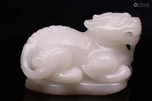 AN OLD TIBETAN AUSPICIOUS BEAST DESIGN HETIAN JADE ORNAMENT