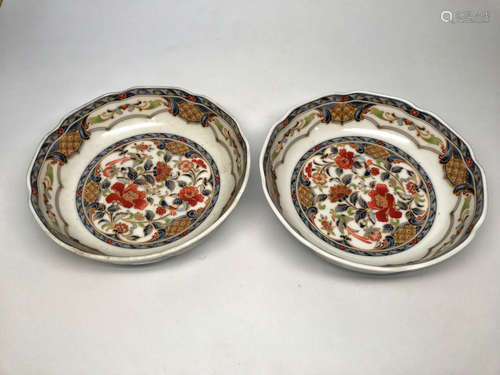 A PAIR OF PEACOCK PATTERN COLOURFUL PLATES