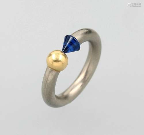 18 kt gold ring with acrylic