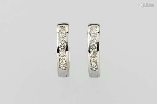 Pair of 18 kt gold hoop earrings with diamonds