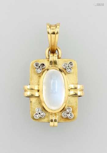 18 kt gold pendant with moonstone and diamonds