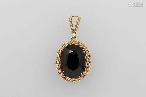 14 kt gold pendant with smoky quartz