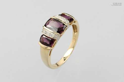 14 kt gold ring with garnets and diamonds