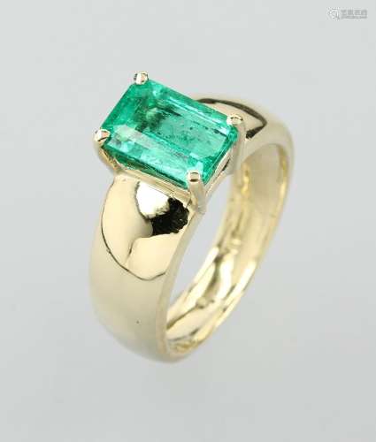 14 kt gold ring with emerald