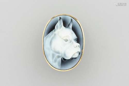 14 kt gold brooch with layer stone cameo dog'shead
