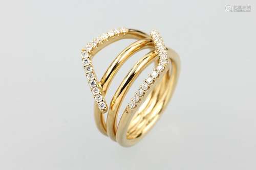 18 kt gold ring with diamonds