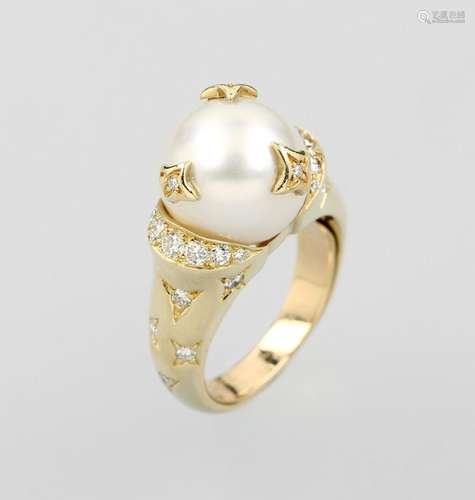 18 kt gold CHANEL ring with cultured akoya pearl and brilliants