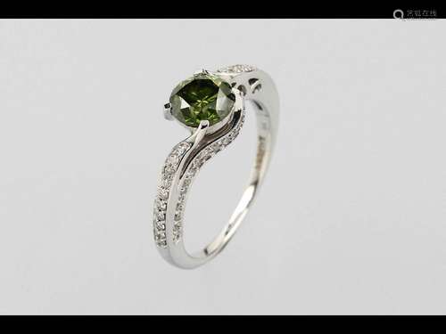 18 kt gold ring with brilliants and peridot