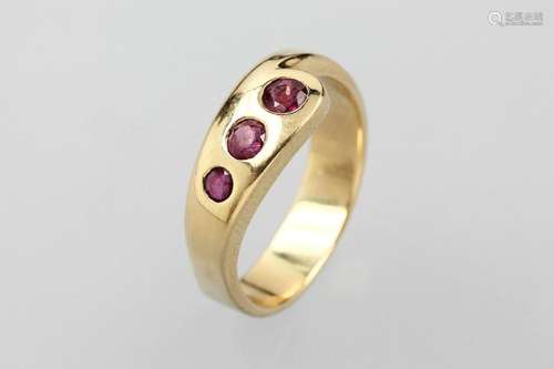 18 kt gold ring with rubies