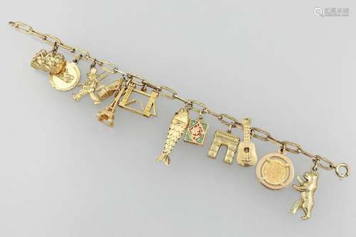 8 kt gold charm bracelet