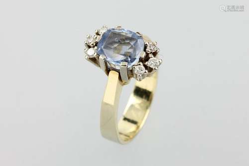 14 kt gold ring with sapphire and brilliants