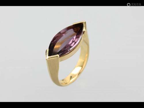 18 kt gold ring with amethyst