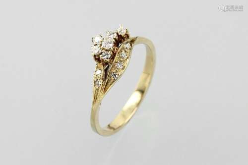 14 kt gold ring with brilliants