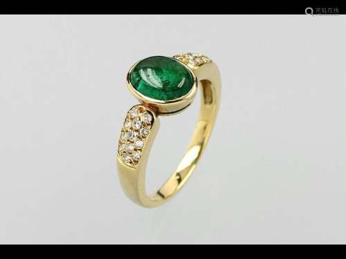 18 kt gold ring with emerald and diamonds