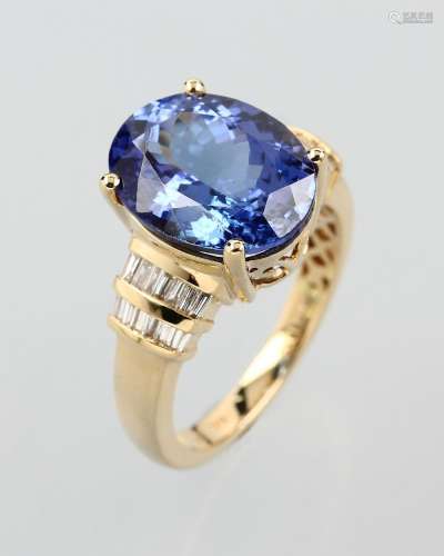 18 kt gold ring with diamonds and tanzanite