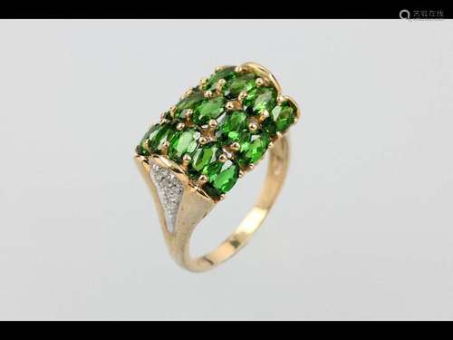 9 kt gold ring with tsavorites and diamonds